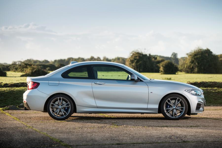  BMW M240i Coupe 2016 года  (UK) (фото 11 из 25)